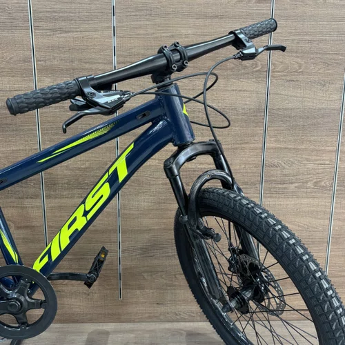 Bicicleta First Aro 20 Smitt Juvenil 7v Freio Disco Azul Galaxy Com Amarelo Neon