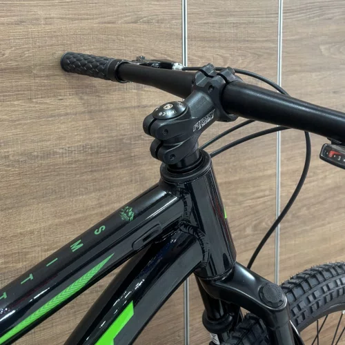 Bicicleta First Aro 20 Smitt Juvenil 7v Freio Disco Preto com Verde