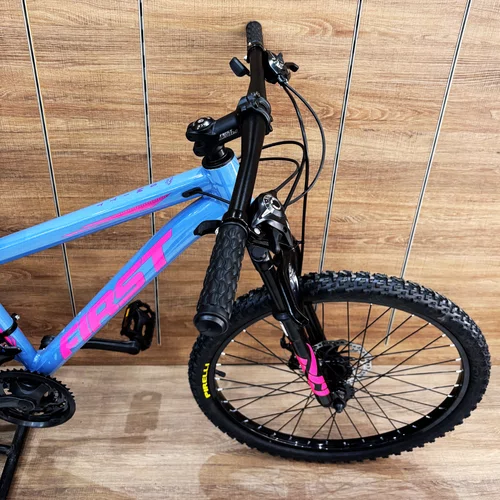 Bicicleta First Aro 24 Smitt Juvenil 21v Freio Disco Azul com Rosa Tam 13,5