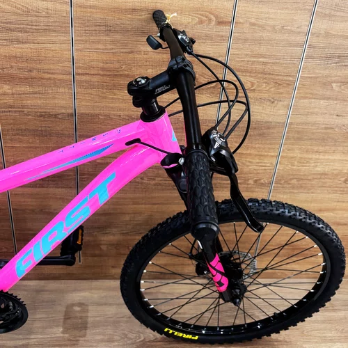 Bicicleta First Aro 24 Smitt Juvenil 21v Freio Disco Rosa com Azul Tam 13,5
