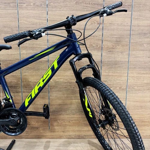 Bicicleta First Aro 24 Smitt Juvenil 21v Freio Disco Azul Galaxy com Amarelo tam 13,5