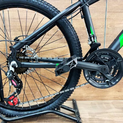 Bicicleta First Aro 24 Smitt Juvenil 21v Freio Disco Preto com Verde Tam 13,5