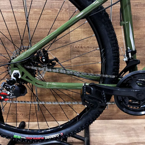 Bicicleta First Aro 29 Smitt Feminina 21v Freio Disco Verde Militar com Prata Tam 15,5