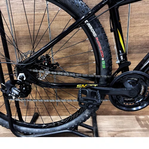 Bicicleta First Aro 29 Smitt Feminina 21v Freio à Disco Preto com Ouro Tam 15,5