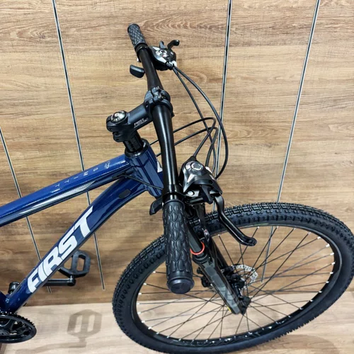 Bicicleta First Aro 29 Smitt 21v Freio Disco Azul Galaxy com Prata tam 15,5