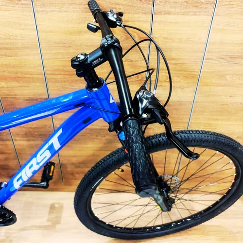 Bicicleta First Aro 29 Smitt 21v Freio Disco Azul Hunter com Prata Tam 17,5