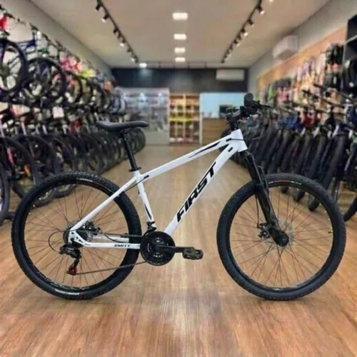 Bicicleta First Aro 29 Smitt 21v Freio Disco Branco com Preto Tam 17,5