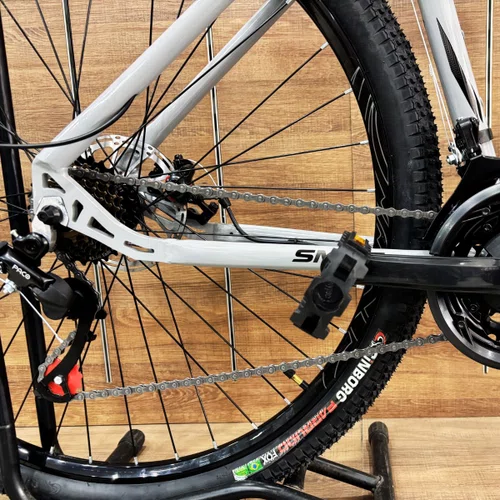 Bicicleta First Aro 29 Smitt 21v Freio Disco Cinza com Preto tam 17,5