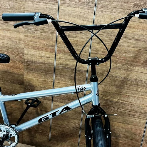 Bicicleta GTA Aro 20 BMX Flip Prata com Preto