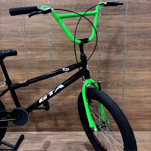 Bicicleta GTA Aro 20 BMX Flip Preto com Verde