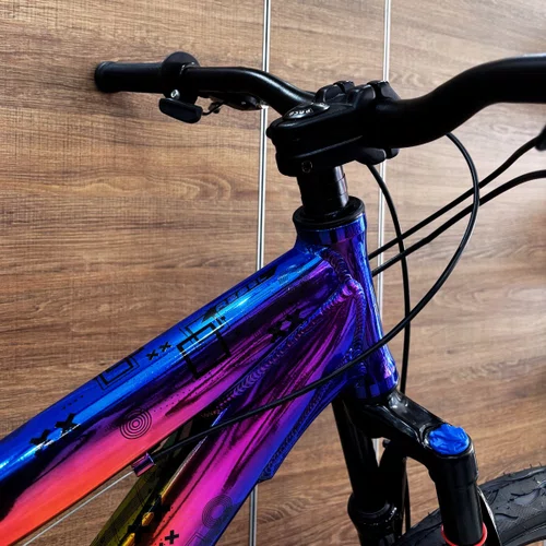 Bicicleta GTA Aro 26 Rebel Freeride 21v Freio à Disco Camaleão