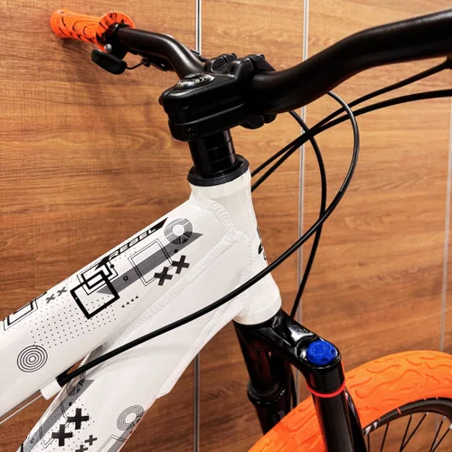 Bicicleta GTA Aro 26 Rebel Freeride 21v Freio Disco Branco com Laranja