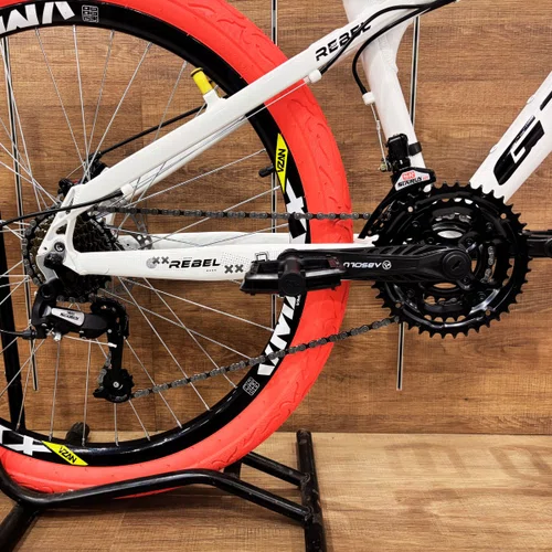 Bicicleta GTA Aro 26 Rebel Freeride 21v Freio Disco Branco com Vermelho