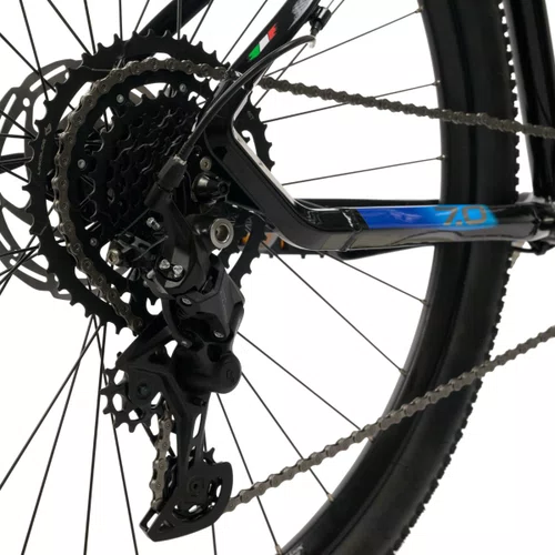 Bicicleta Oggi Aro 29 7.0 Shimano Cues 9v Preto com Azul Tam 15,5