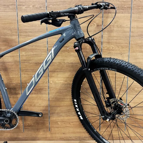 Bicicleta Oggi Aro 29 7.2 Deore 12v Grafite com Azul e Cinza tam 17