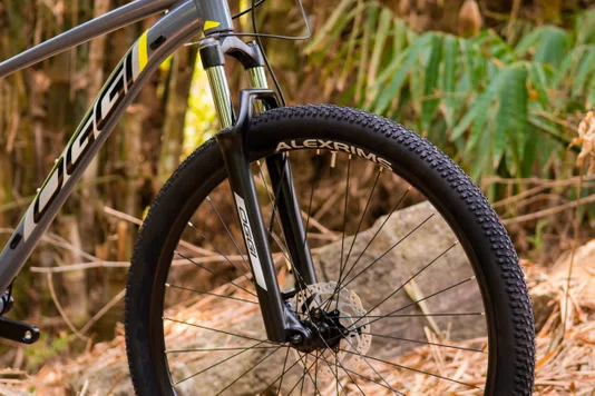Bicicleta Oggi Aro 29 Big Wheel 7.0 Grafite com Verm e Cinza tam 19 2025