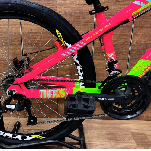 Bicicleta Viking Aro 26 Dirt JTuff25 21V Freio Disco Rosa com Branco e Verde