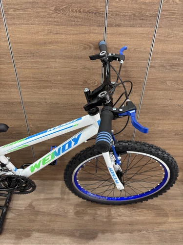 Bicicleta Wendy Aro 24 18M Rebaixado Branco com Azul
