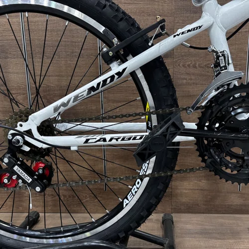 Bicicleta Wendy Aro 24 18M Rebaixado Branco com Preto