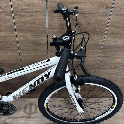 Bicicleta Wendy Aro 24 18M Rebaixado Branco com Preto