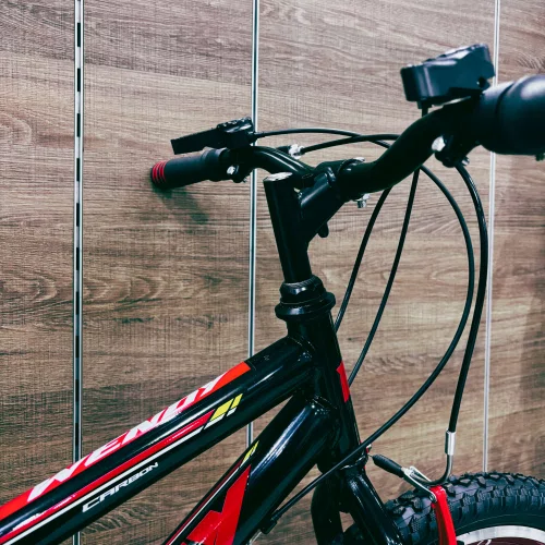 Bicicleta Wendy Aro 24 18M Rebaixado Preto com Vermelho