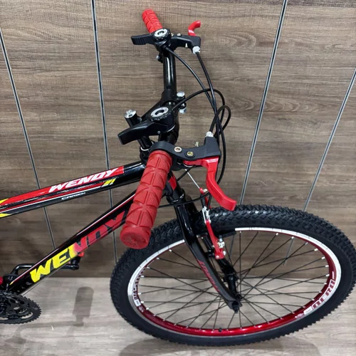 Bicicleta Wendy Aro 26 18 Marchas Rebaixado Preto com Vermelho