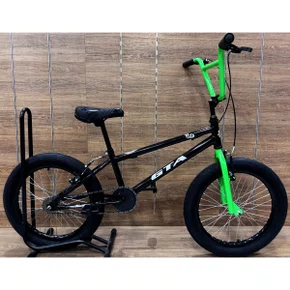 Bicicleta GTA Aro 20 BMX Flip Preto com Verde