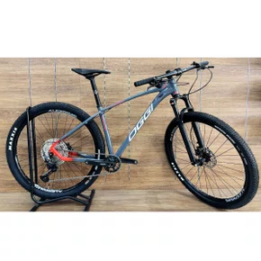 Bicicleta Oggi Aro 29 7.2 Deore 12v Grafite com Vermelho e Cinza Tam 17