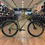 Bicicleta Oggi Aro 29 7.2 Deore 12v Verde com Verm e Cinza tam 15,5